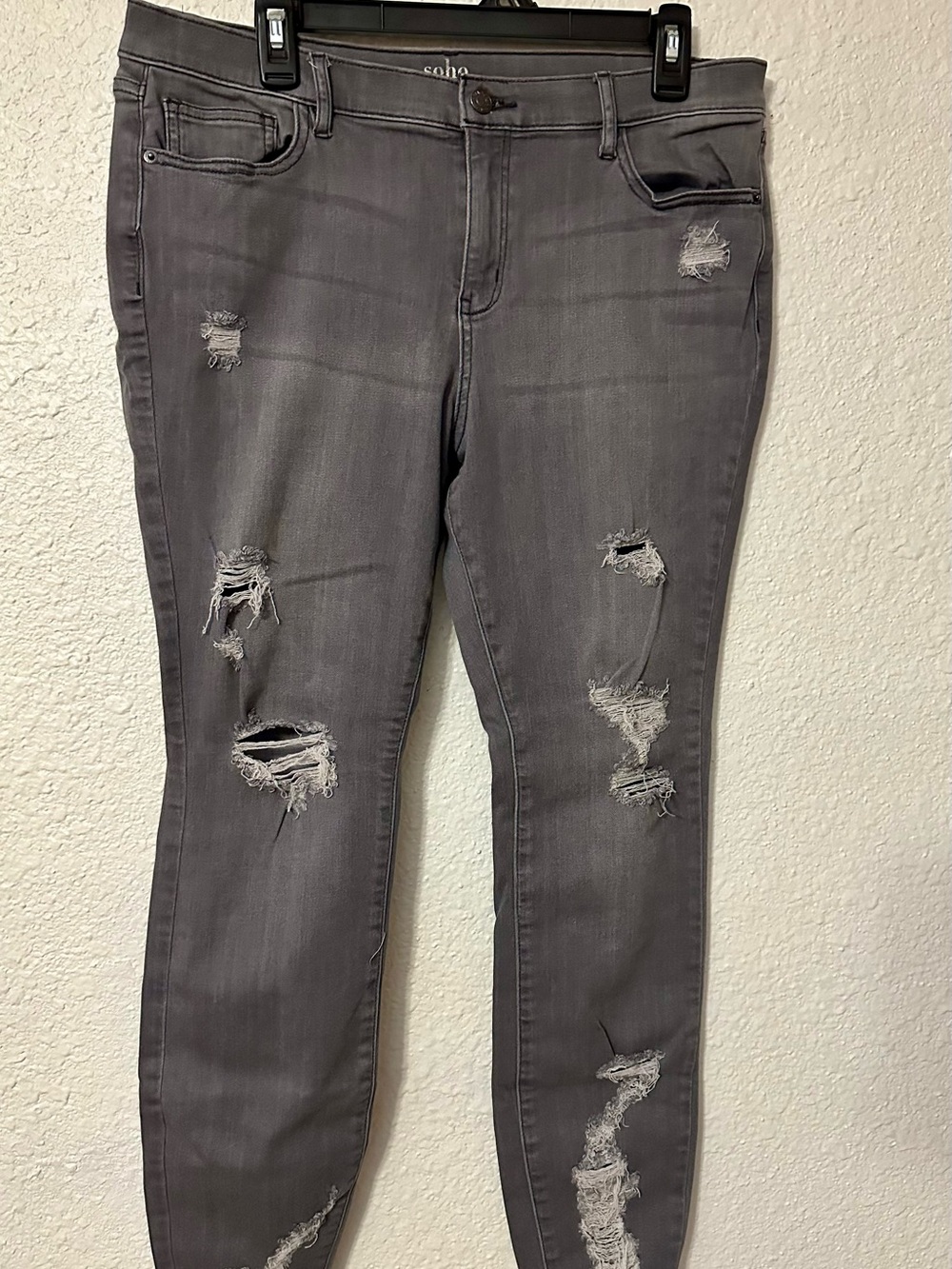 Soho New York and Company Gray Distressed Skinny Jeans